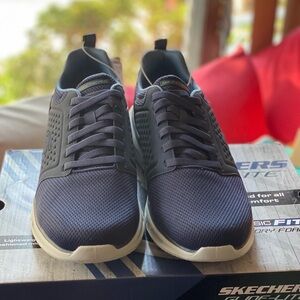 MENS SNEAKERS NWB